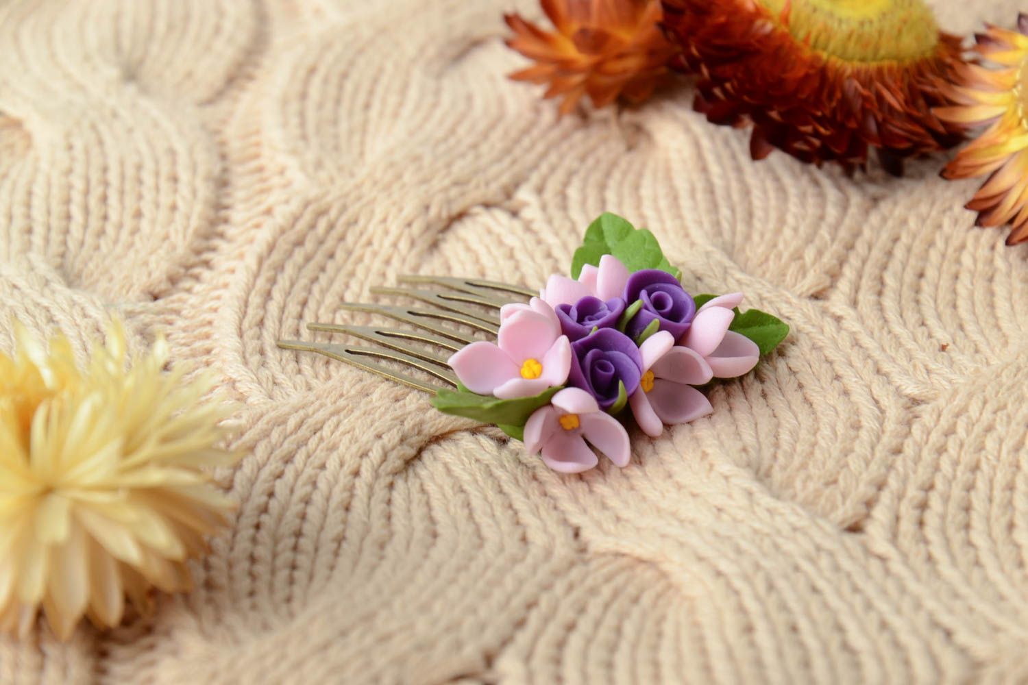 Peineta para el pelo de porcelana fría artesanal con lila y rosas foto 1