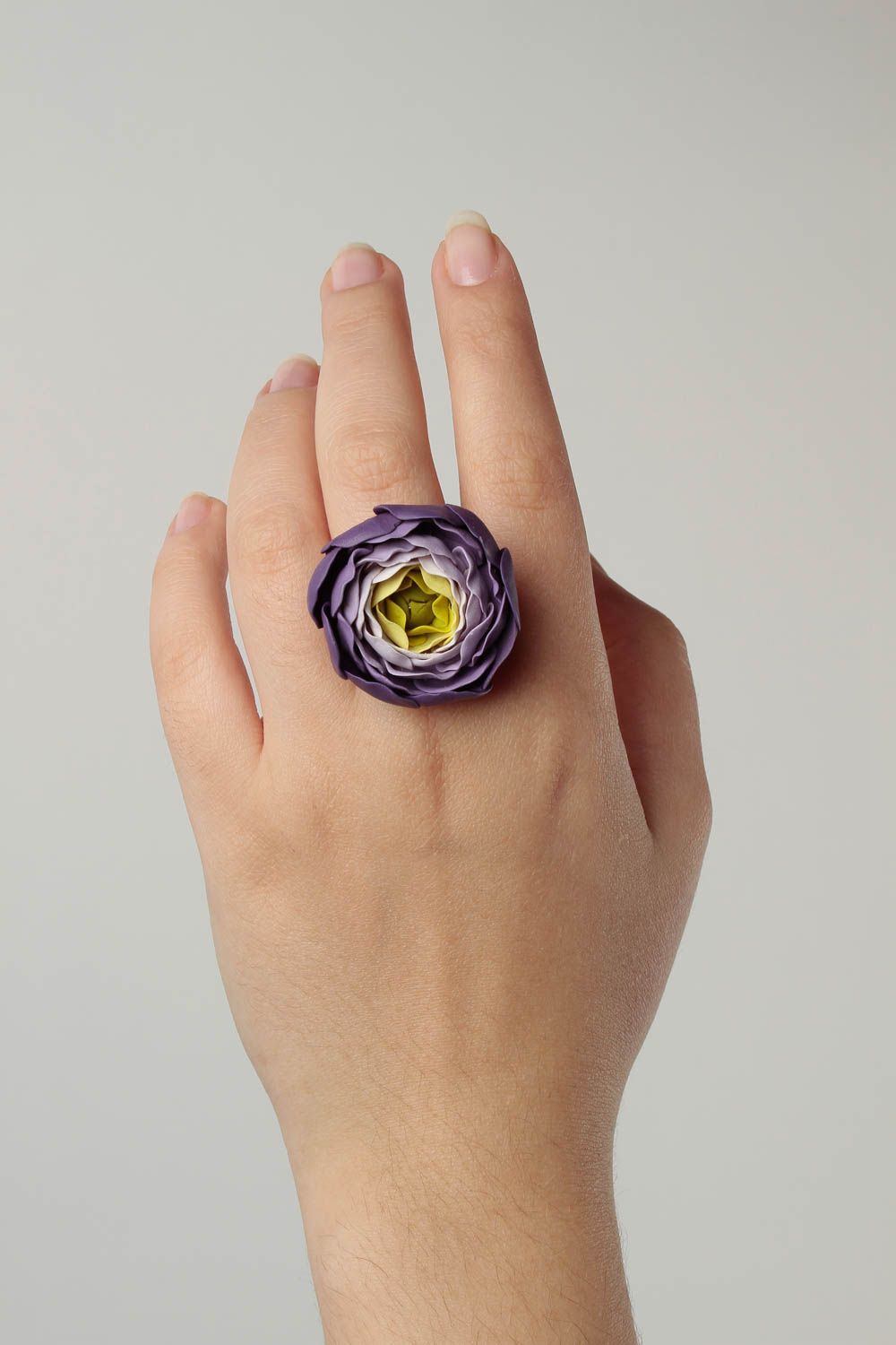 Violetter Blumen Ring handmade Polymer Schmuck Accessoire für Frauen  foto 1