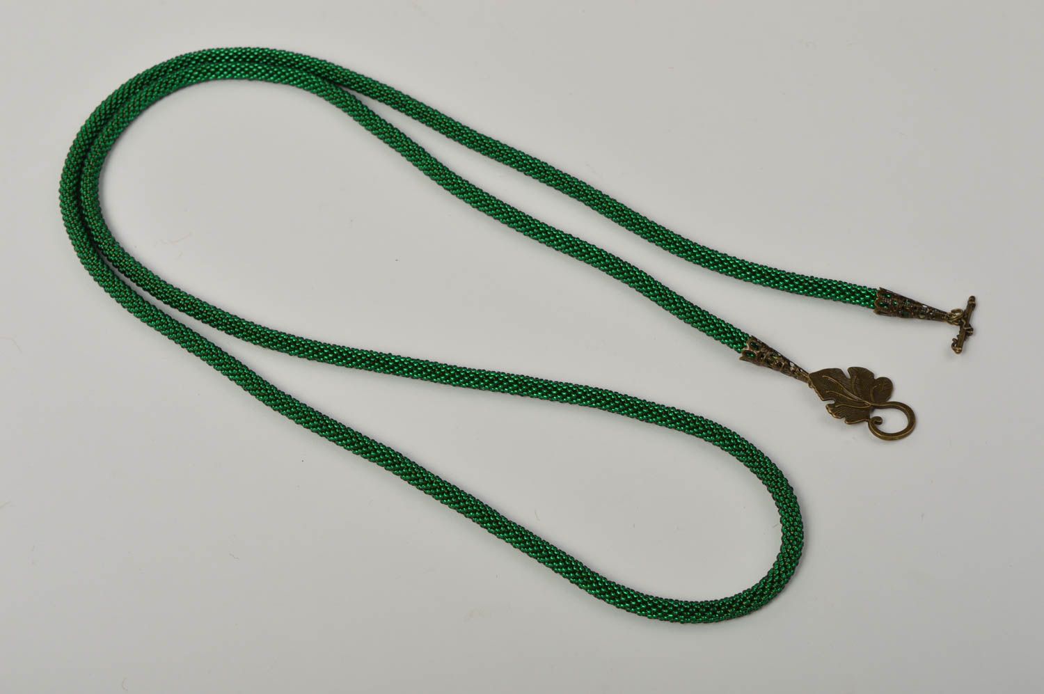 Collana tubolare di perline fatta a mano accessorio da donna verde smerlado foto 2