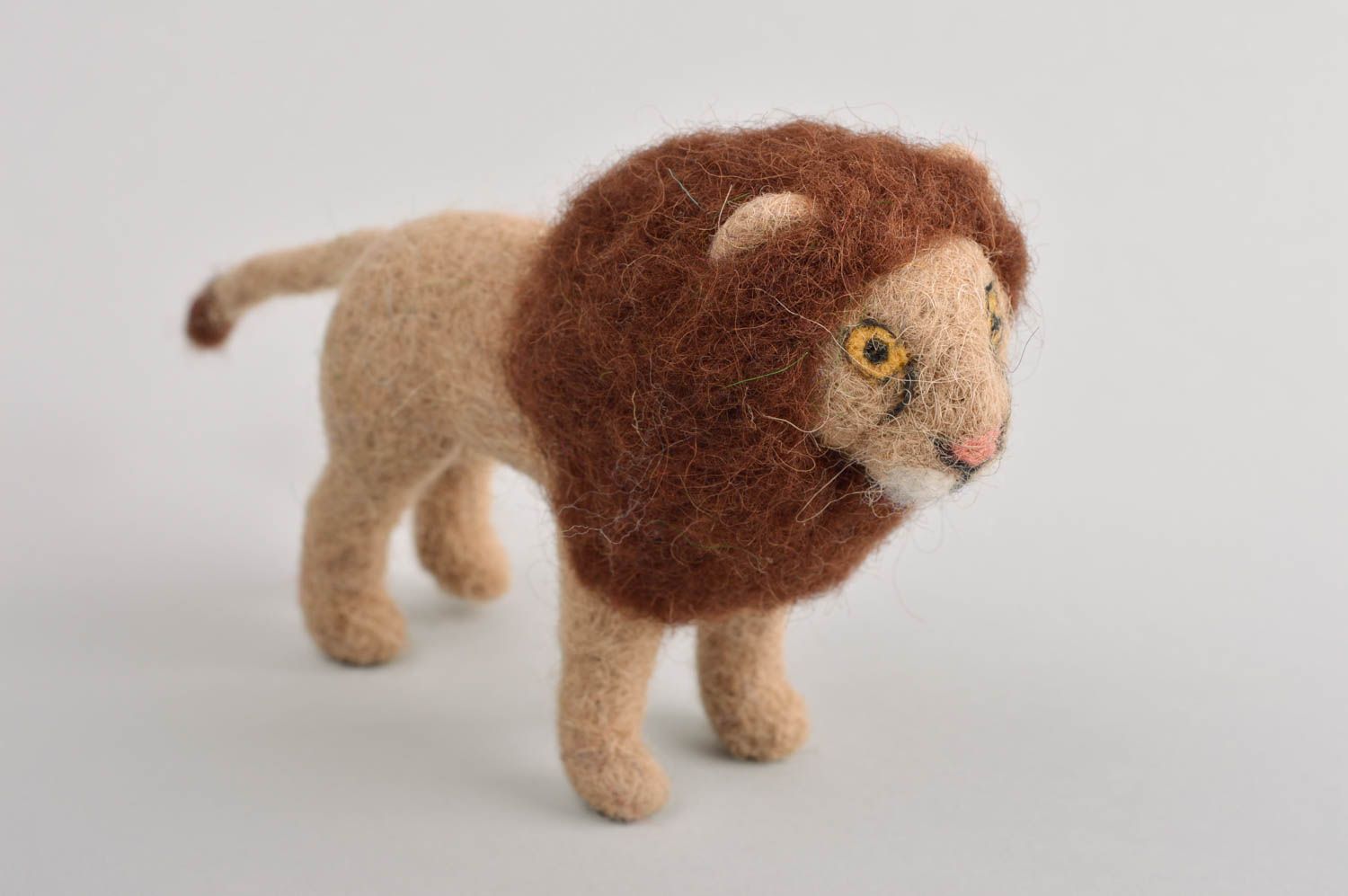 Jouet lion Peluche faite main en laine feutrée original Cadeau pour enfant photo 2