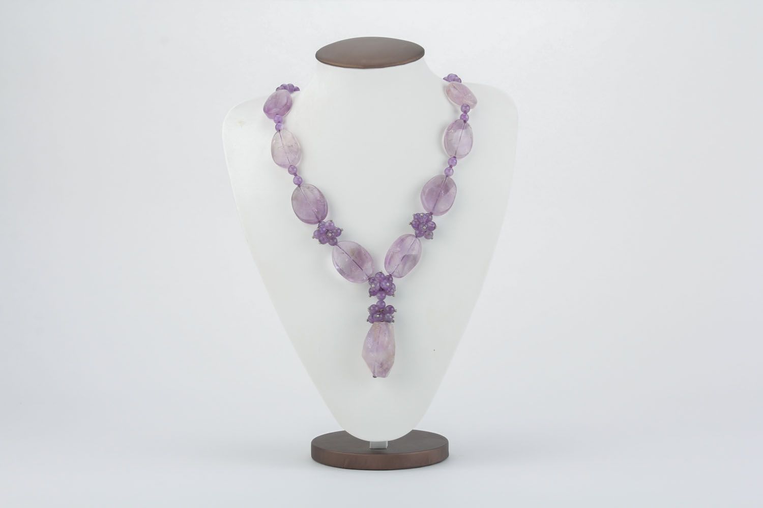 Elegant necklace made of natural stone photo 1