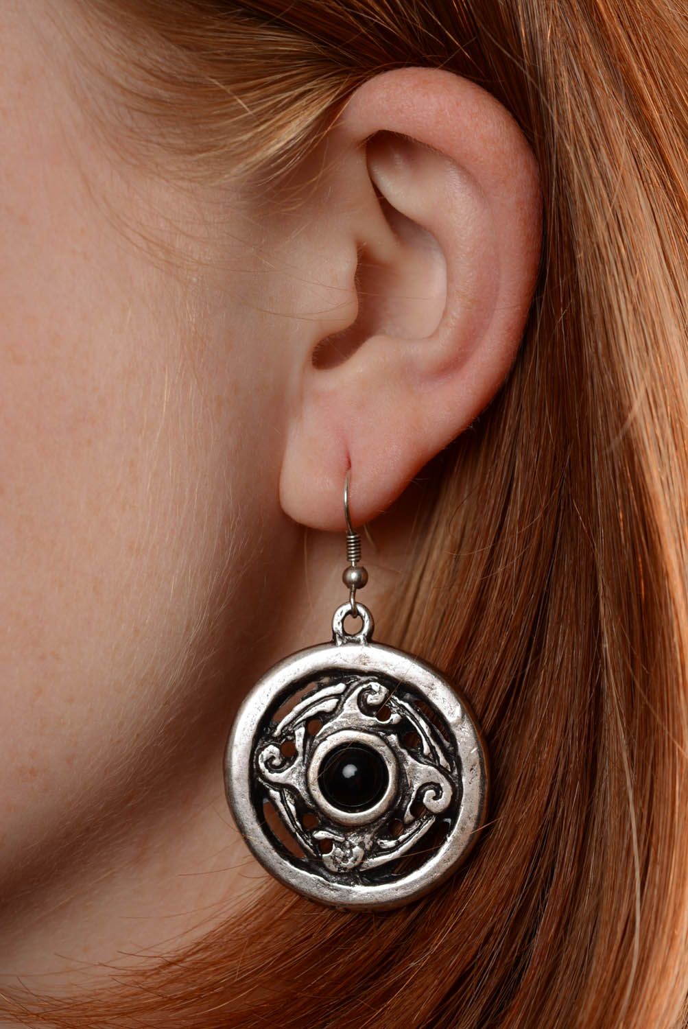 Runde Ohrringe aus Metall Kolowrat foto 5