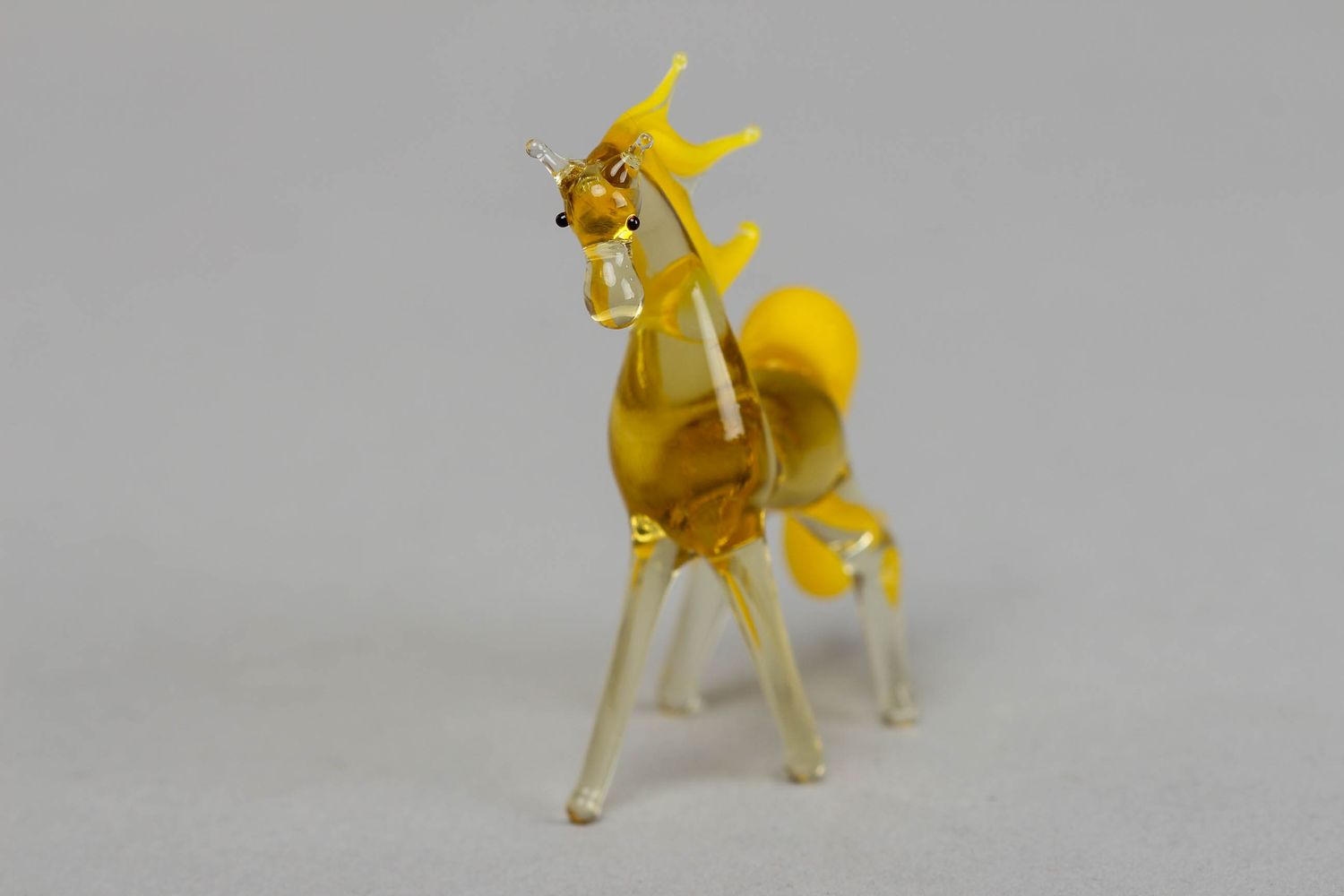 Стеклянная маленькая фигурка лошадки в технике лэмпворк фото 3