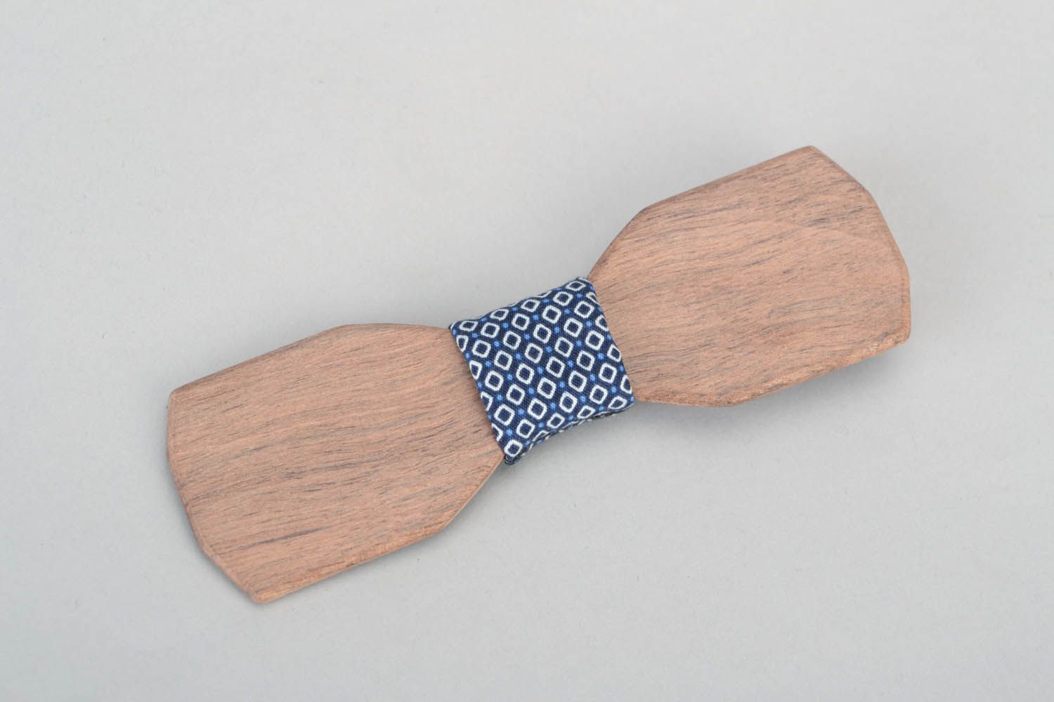 Fancy wooden bow tie photo 2