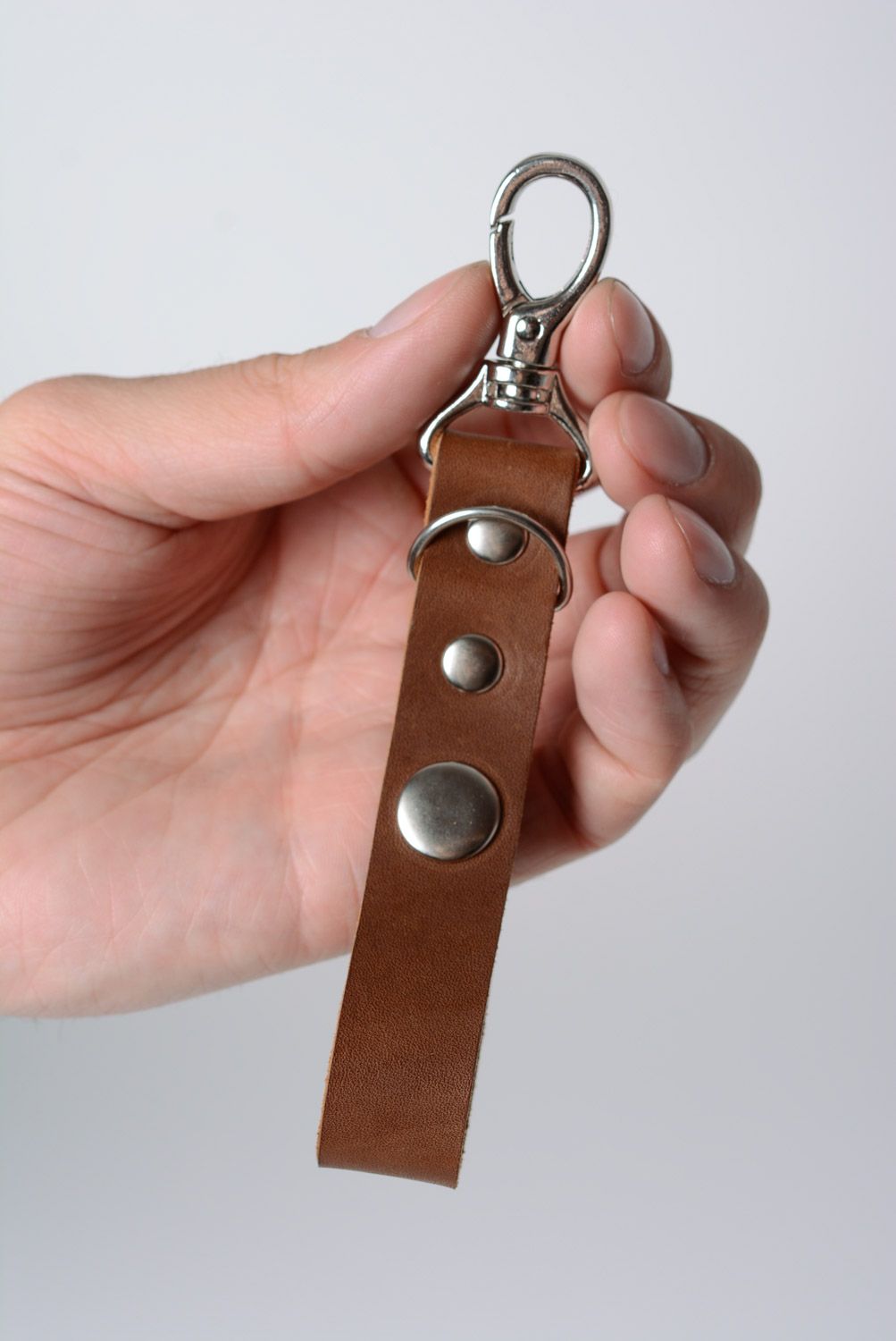 Porte-clés en cuir naturel brun discret fait main avec mousqueton cadeau photo 2