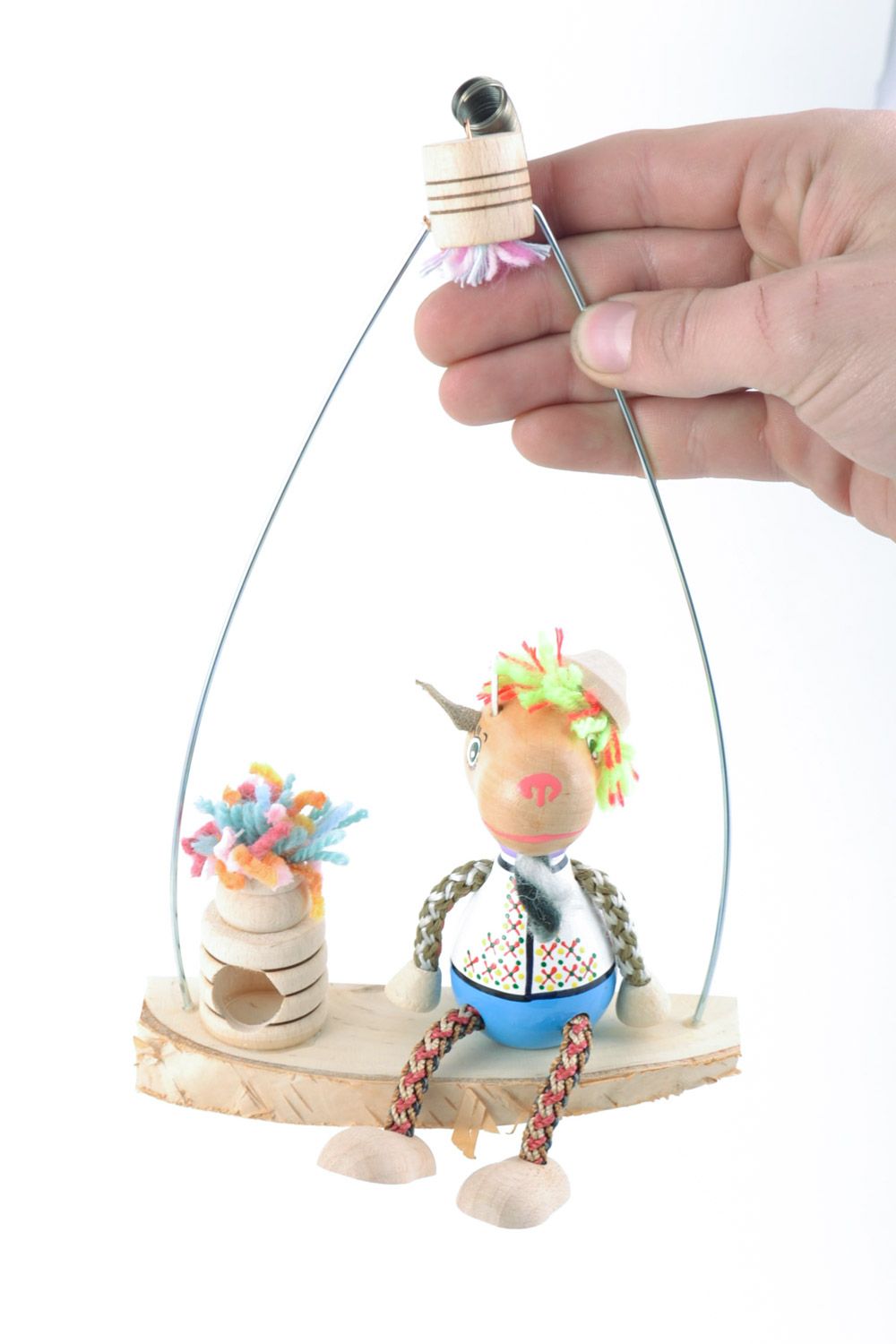 Деревянная игрушка для декора детской подвесная козлик на лавке ручная работа фото 1
