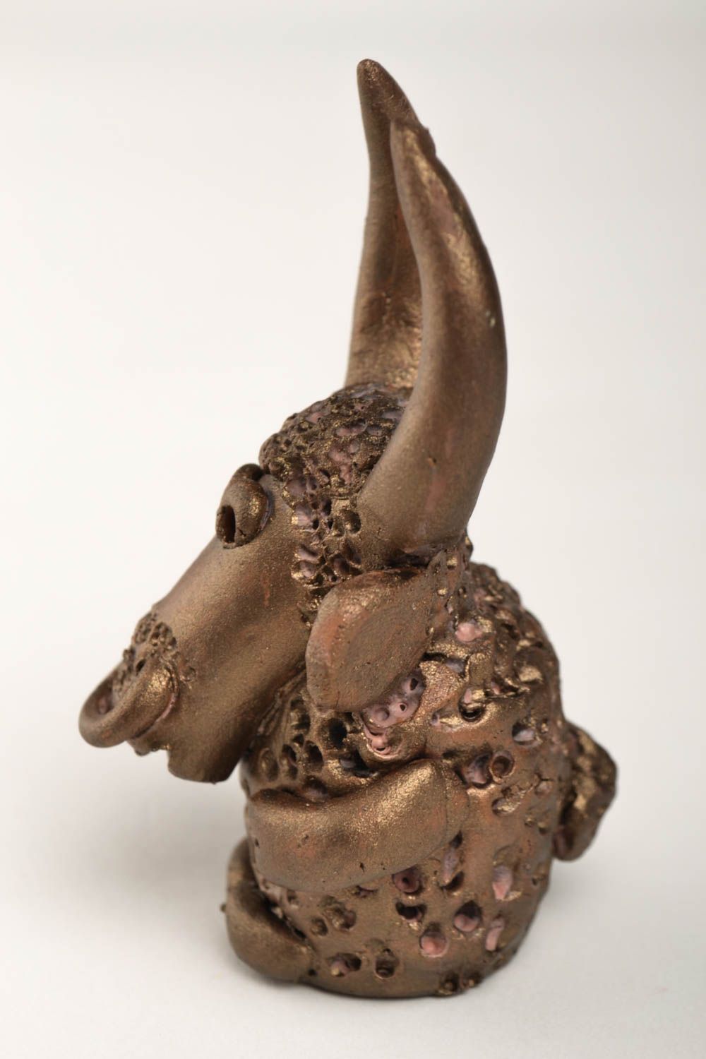 Фигурка из глины подарок ручной работы бычок забавная статуэтка из глины фото 2