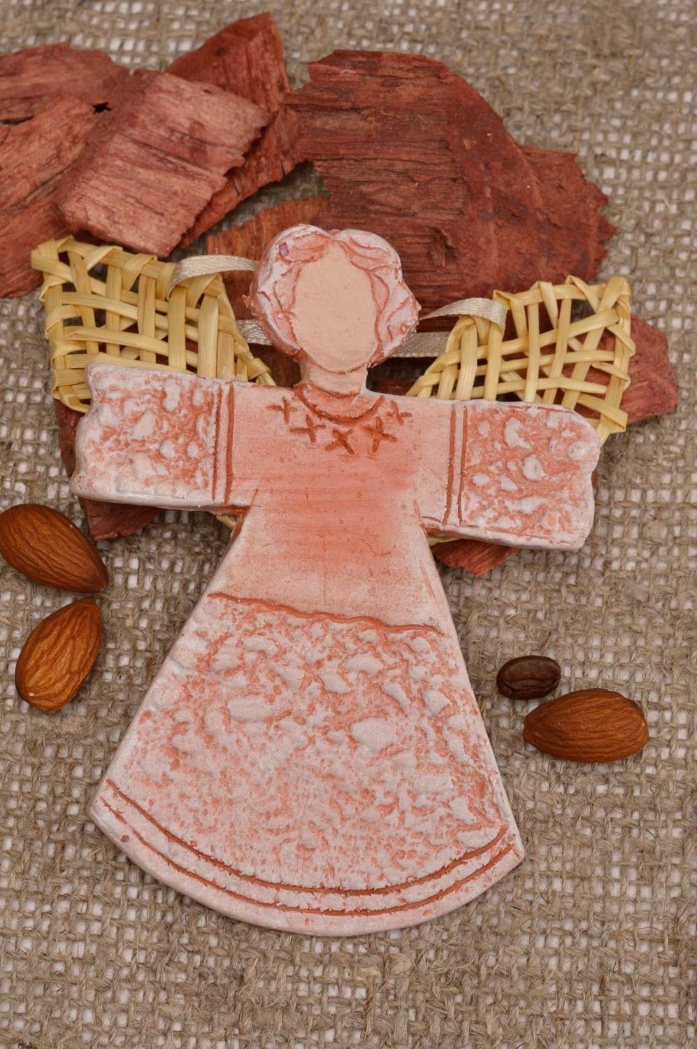 Фигурка из глины керамика ручной работы декор на стену глиняный ангелочек фото 1