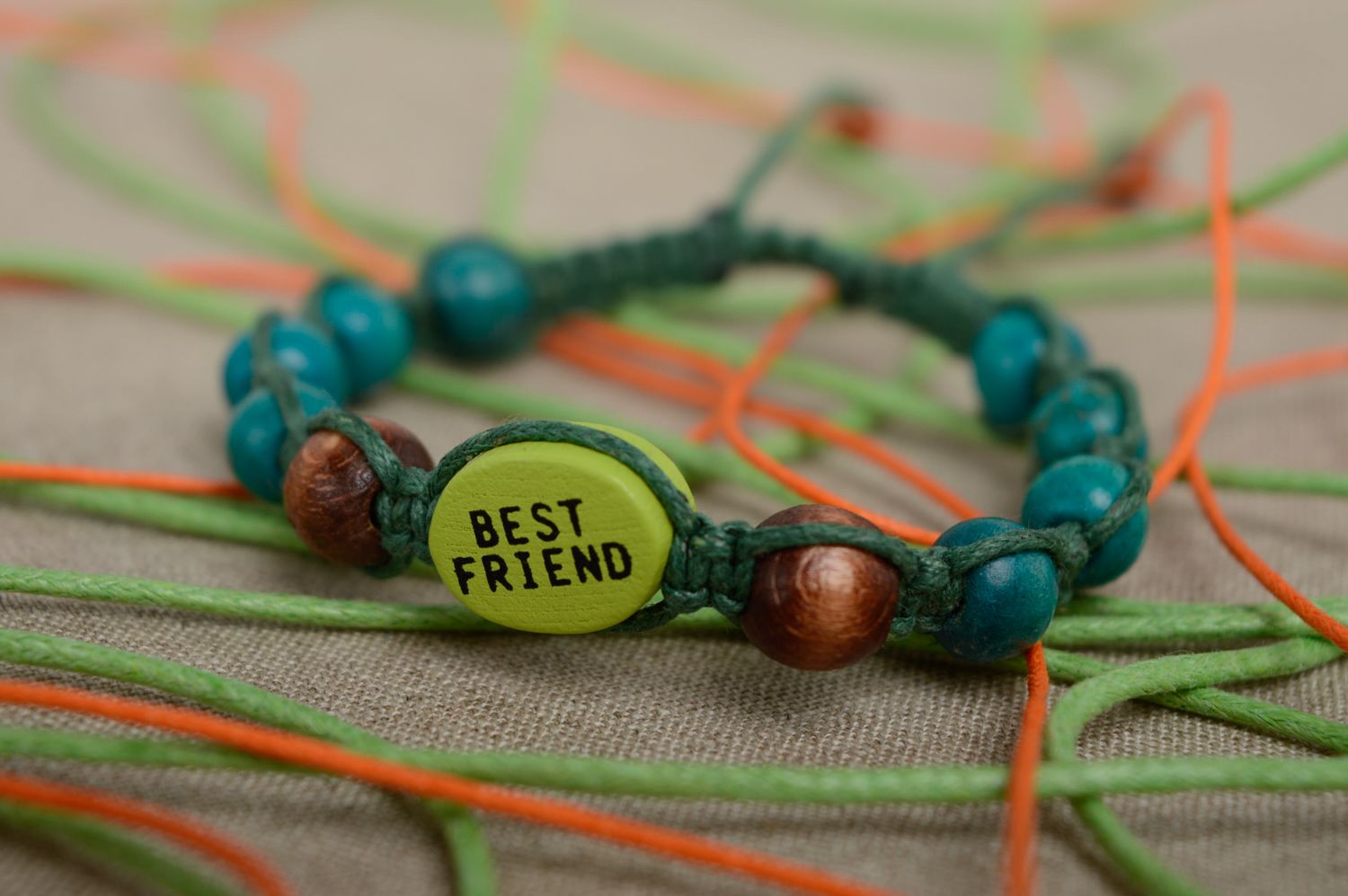 Bracelet en macramé avec perles en bois Best friends vert original fait main photo 2