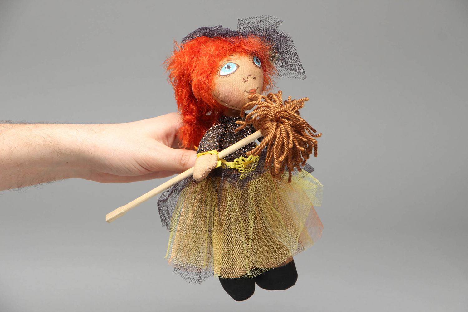 Bambola in stoffa fatta a mano streghetta bella giocattolo di design originale
 foto 4