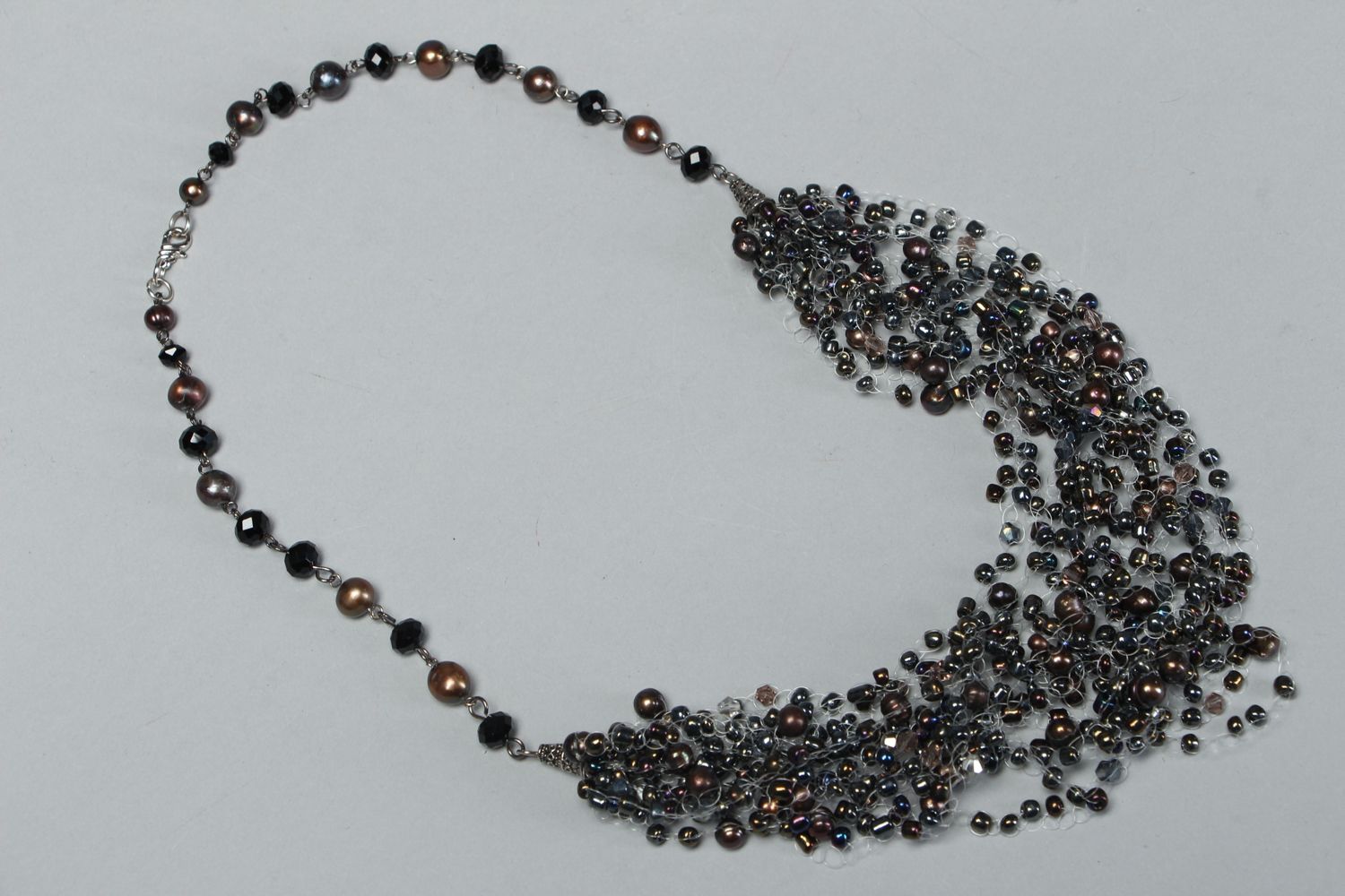 Черное ожерелье из бисера многорядное  фото 1