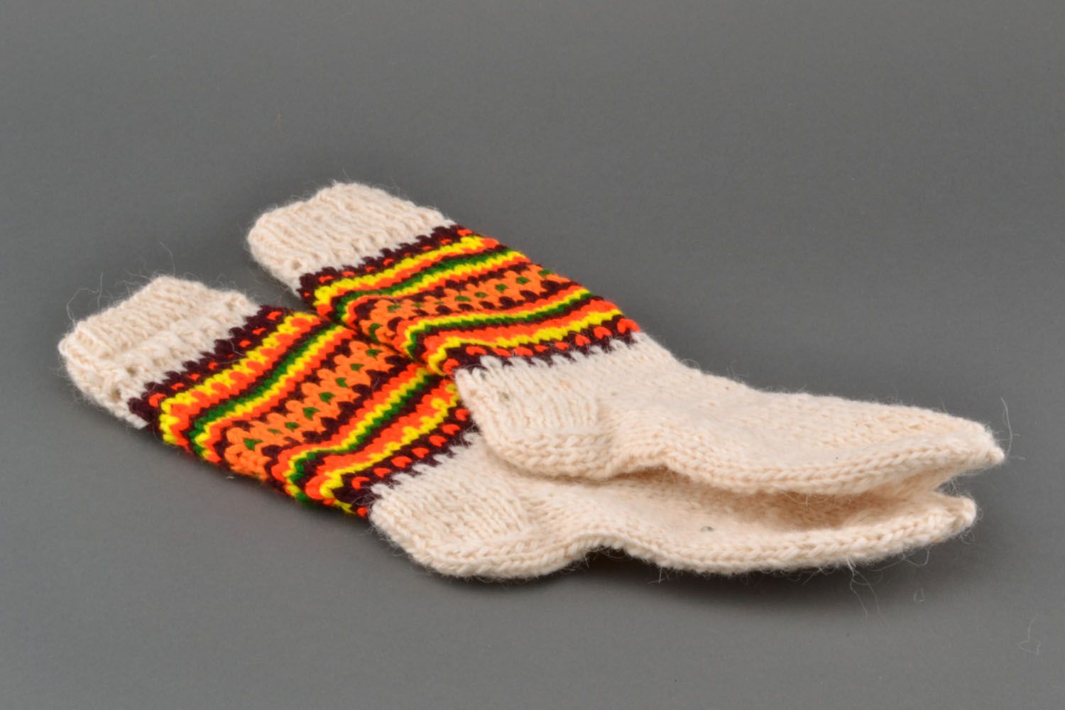 Chaussettes chaudes tricotées avec des aiguilles  photo 2