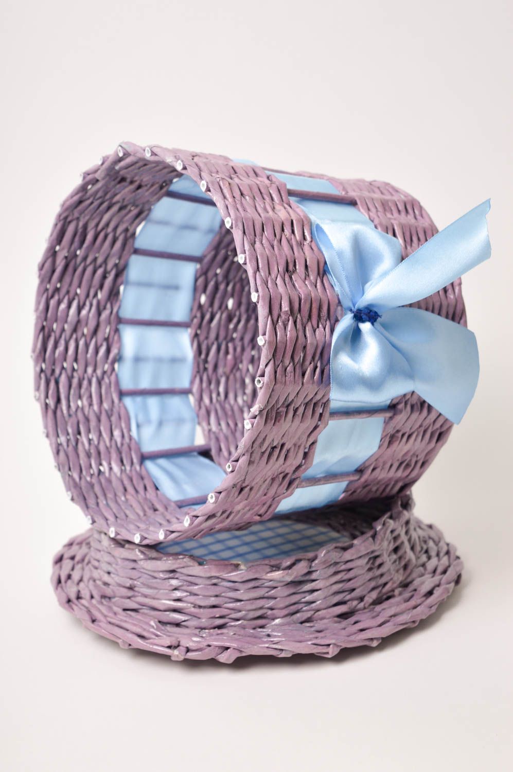 Красивая плетеная корзина хэнд мейд подарочная корзина с бантом корзина из газет фото 5