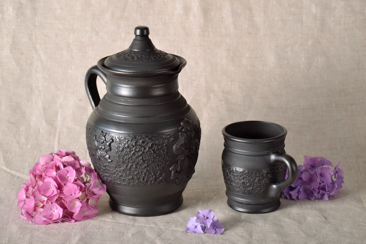 12 inches 45 oz ceramic wine pitcher in black color with handle and lid and hand-molded pattern 3,3 lb photo 5