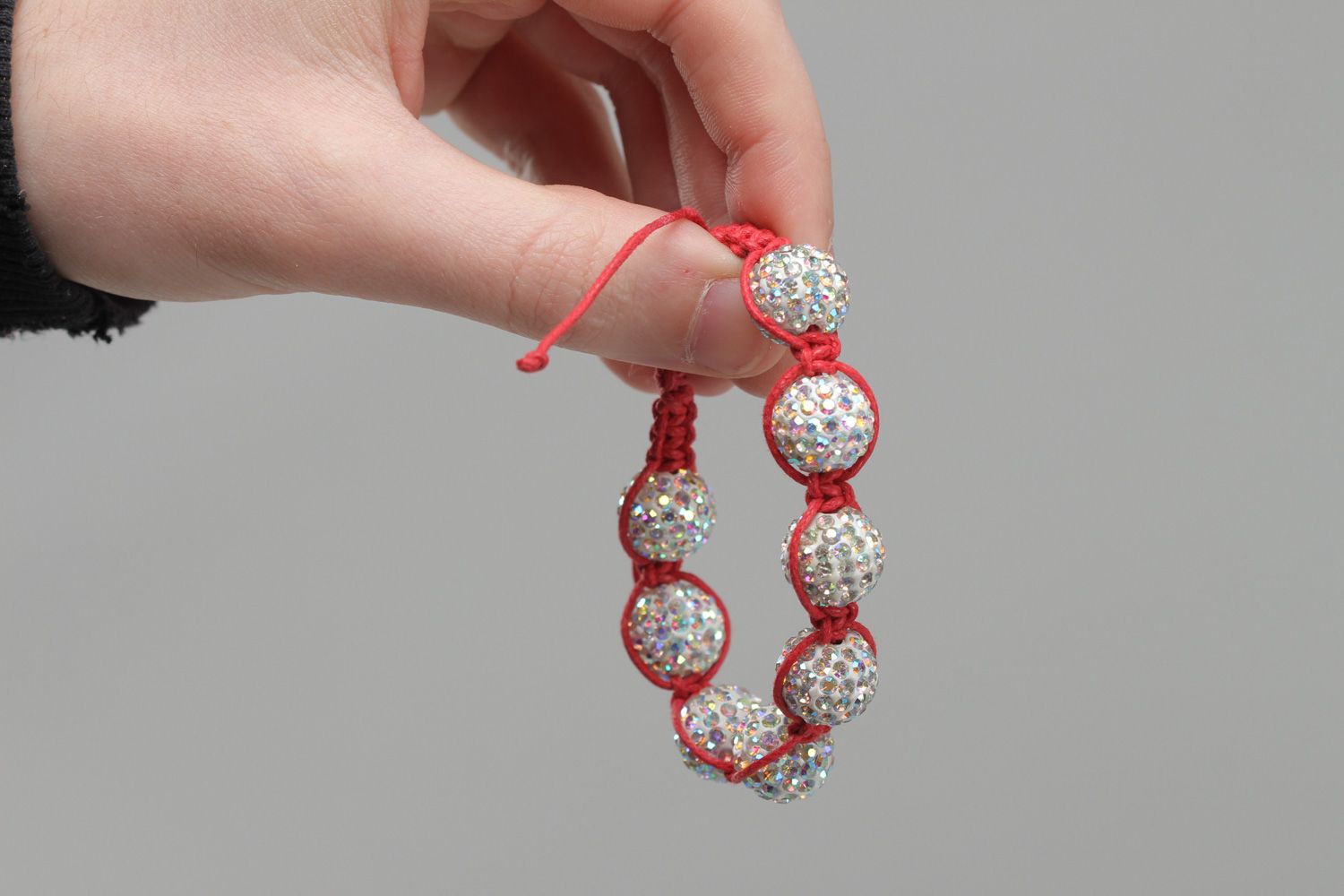 Авторский браслет из вощеного шнурка с бусинами ручной работы красный женский красивый фото 5