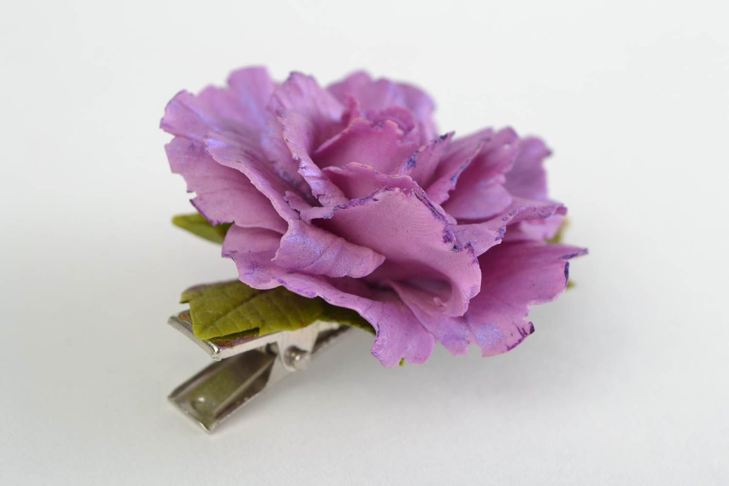 Сиреневая заколка брошь из холодного фарфора в виде розы ручной работы нарядная фото 4