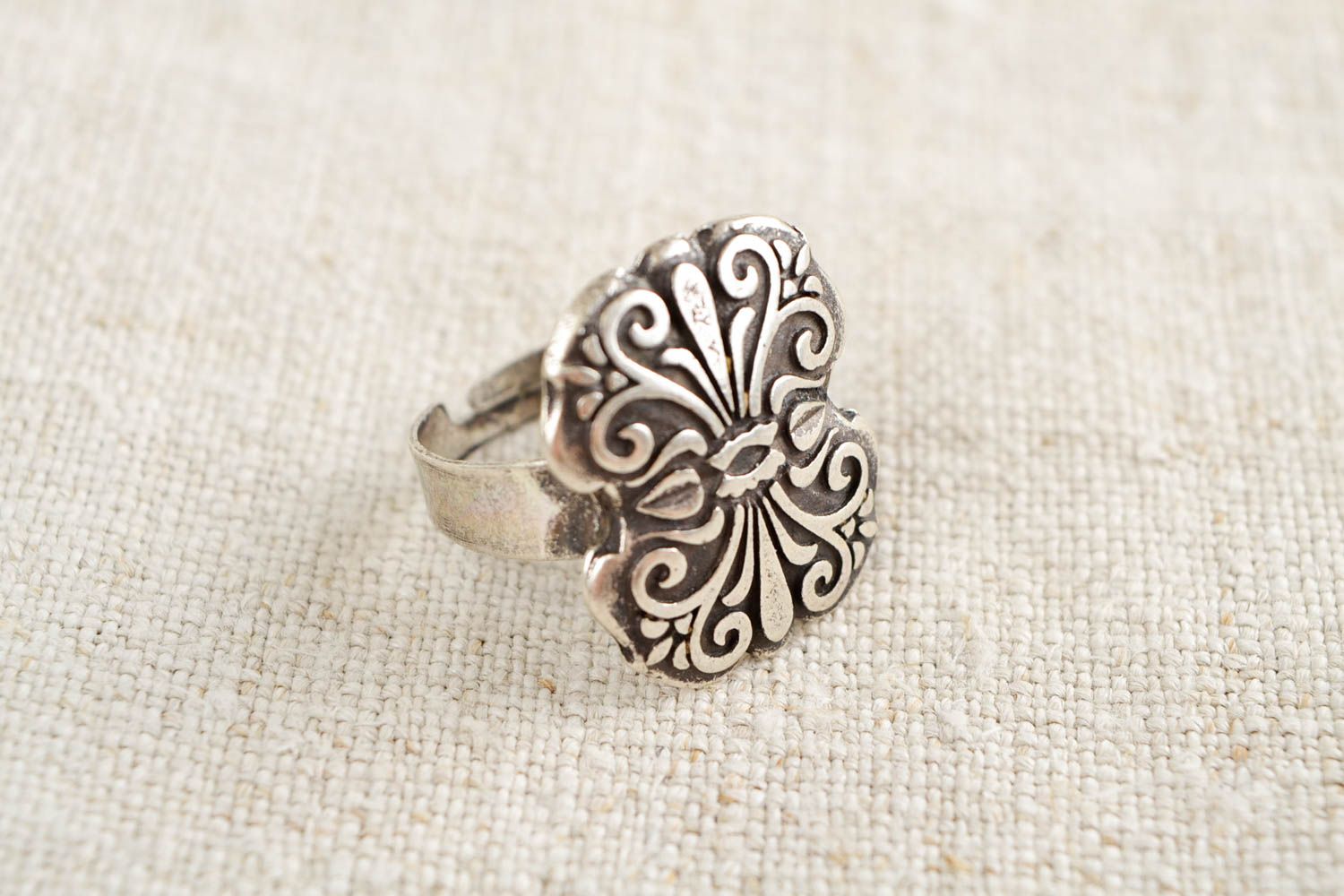 Кольцо ручной работы металлическое украшение женский перстень литой красивый фото 1