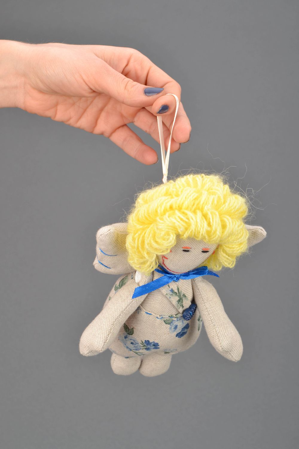 Мягкая игрушка подвеска ручной работы Ангелочек фото 2