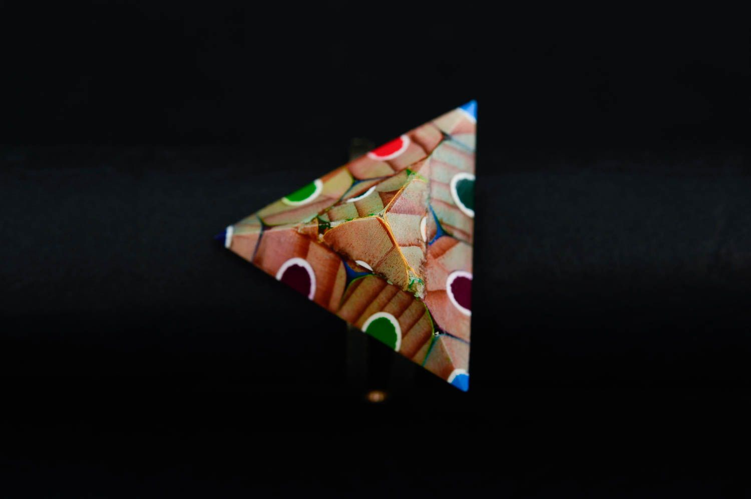 Bague multicolore Bijou fait main pyramide bois argile métal Accessoire femme photo 1