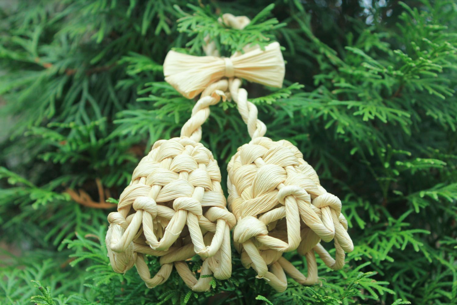Suspension décorative faite main en forme de cloches en feuilles de maïs photo 1