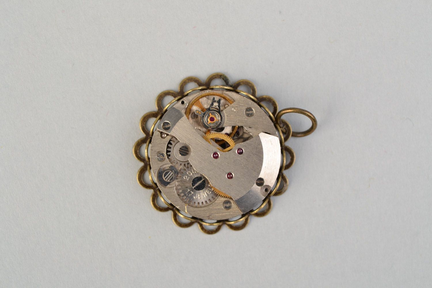 Pendentif en métal fait main rond vintage original bijou insolite pour femme photo 3