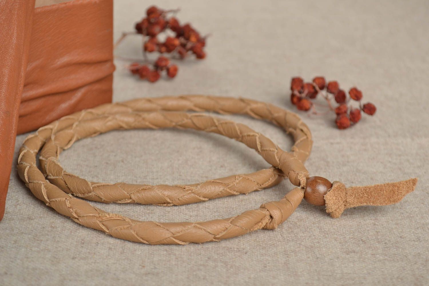 Плетеный браслет из кожи украшения ручной работы украшение из натуральной кожи  фото 1