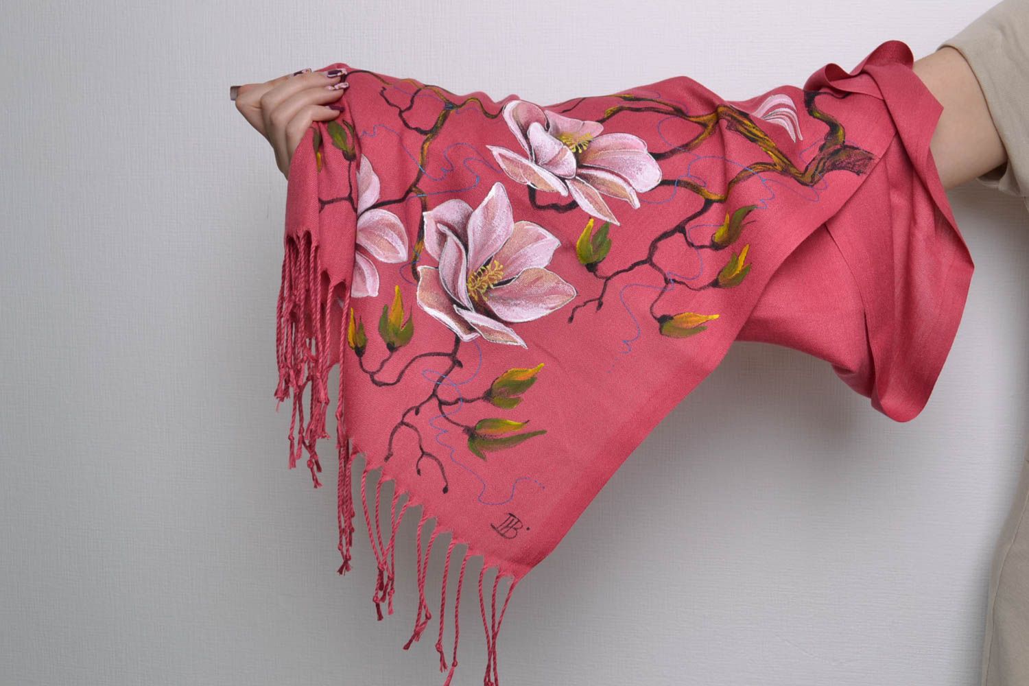Розовый шарф из кашемира с росписью фото 5