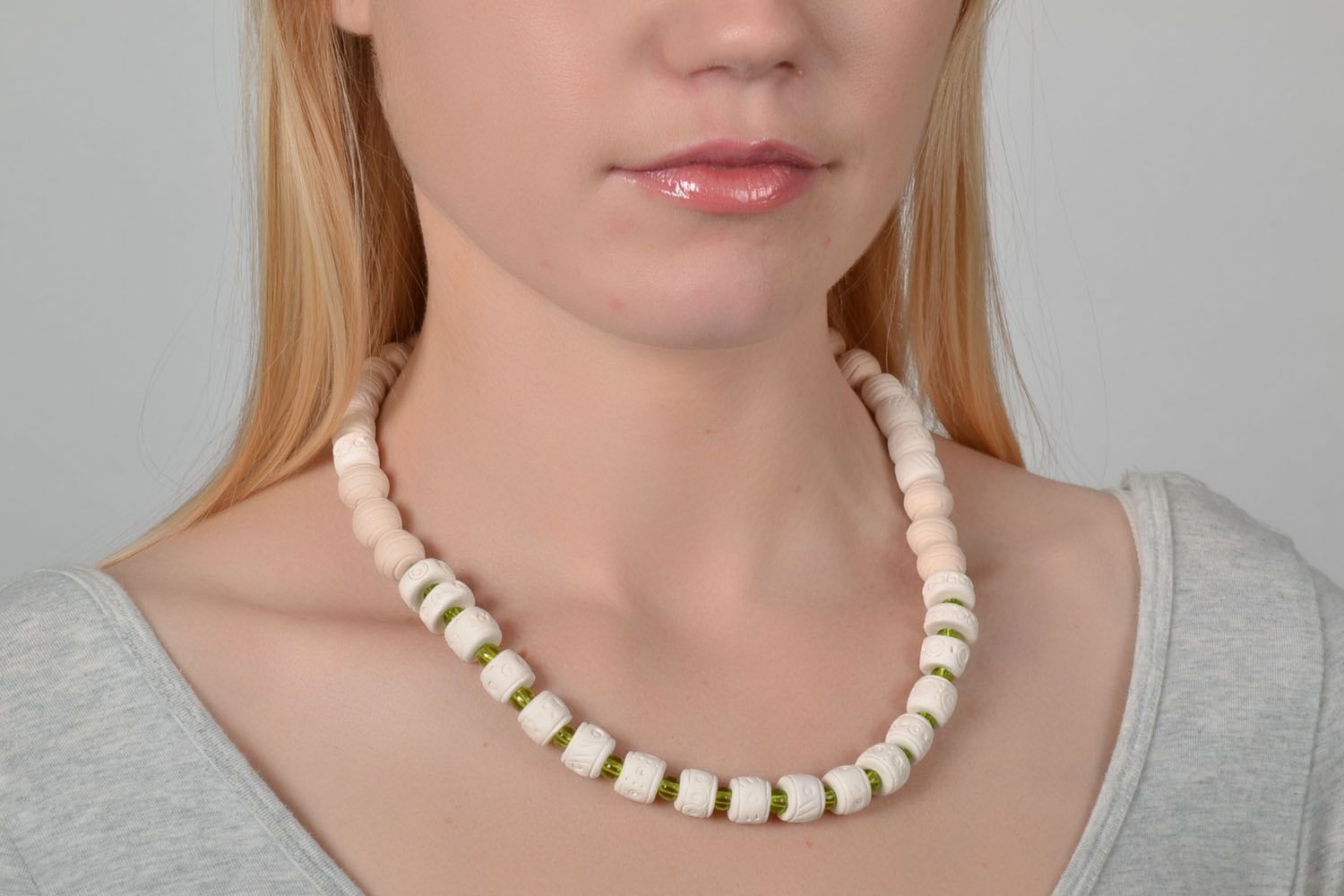 White clay beaded necklace photo 2