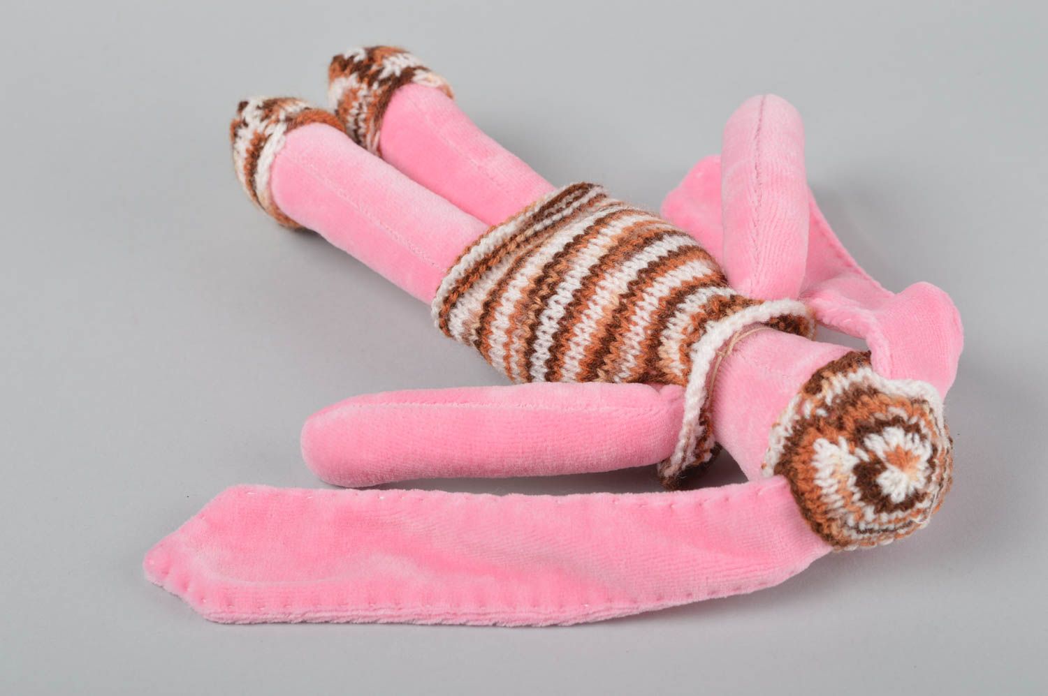Doudou lapin rose fait main Peluche en tissu avec tenue tricotée Cadeau enfant photo 4