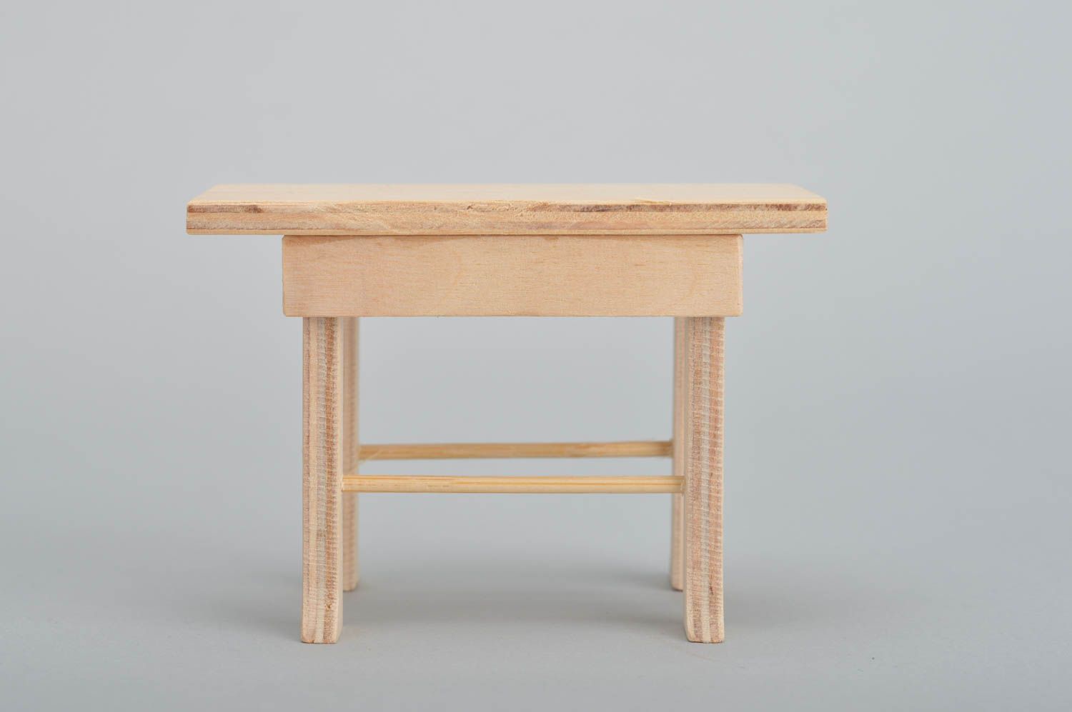 Table miniature rectangulaire en contreplaqué écologique faite main pour poupée photo 5
