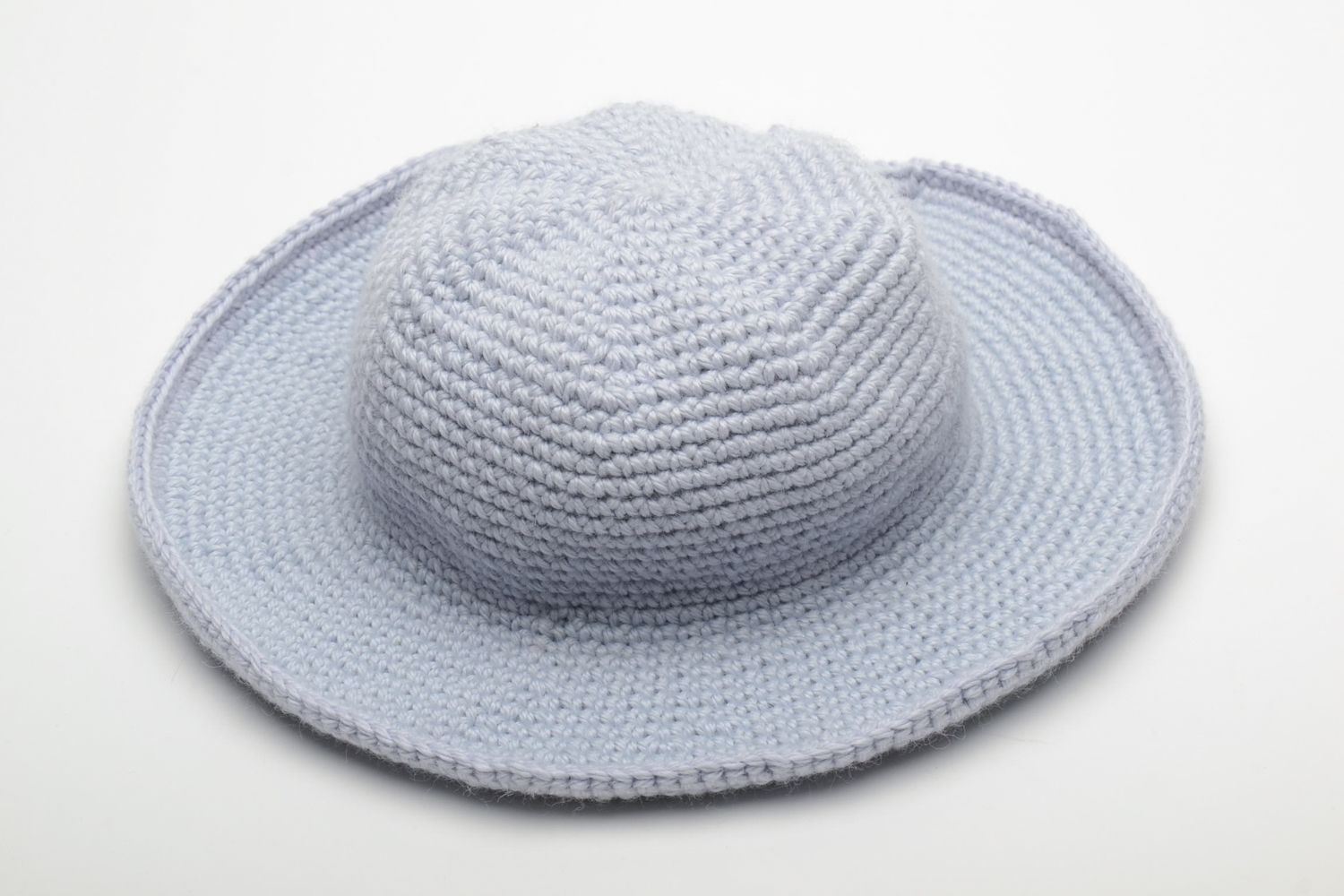 Вязаная шляпа с большими полями голубая фото 3