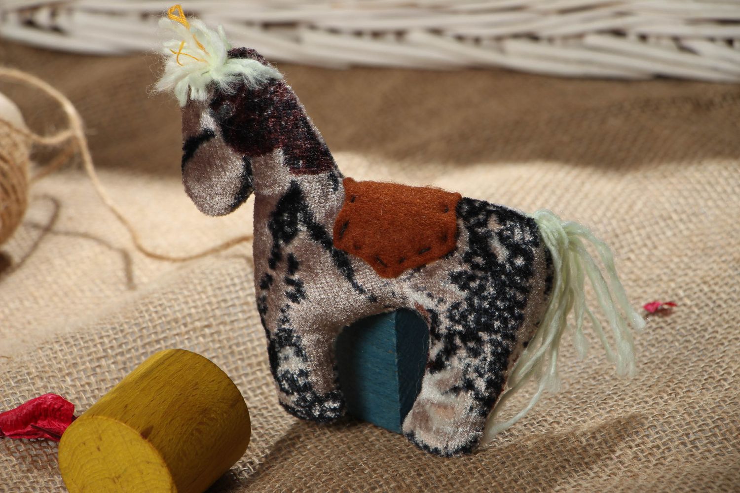 Cavallo carino fatto a mano pupazzo di peluche giocattolo simpatico da bambini foto 5