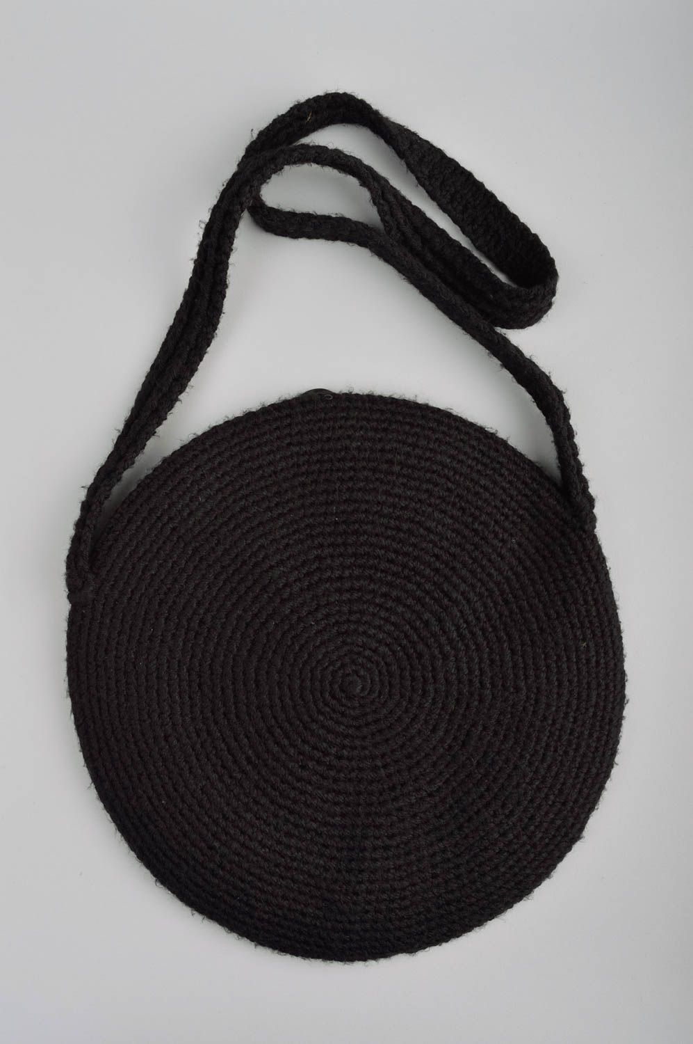 Сумка ручной работы женская сумка через плечо вязаная сумка черная круглая фото 3