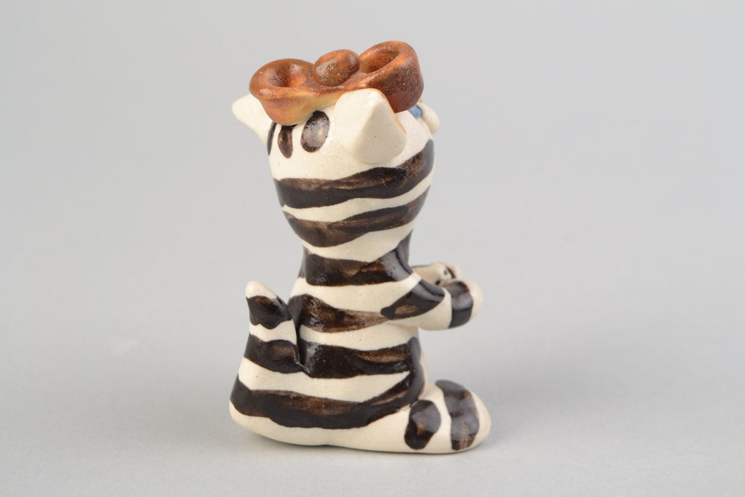 Handmade ceramic painted figurine cat with bow for interior decor photo 5