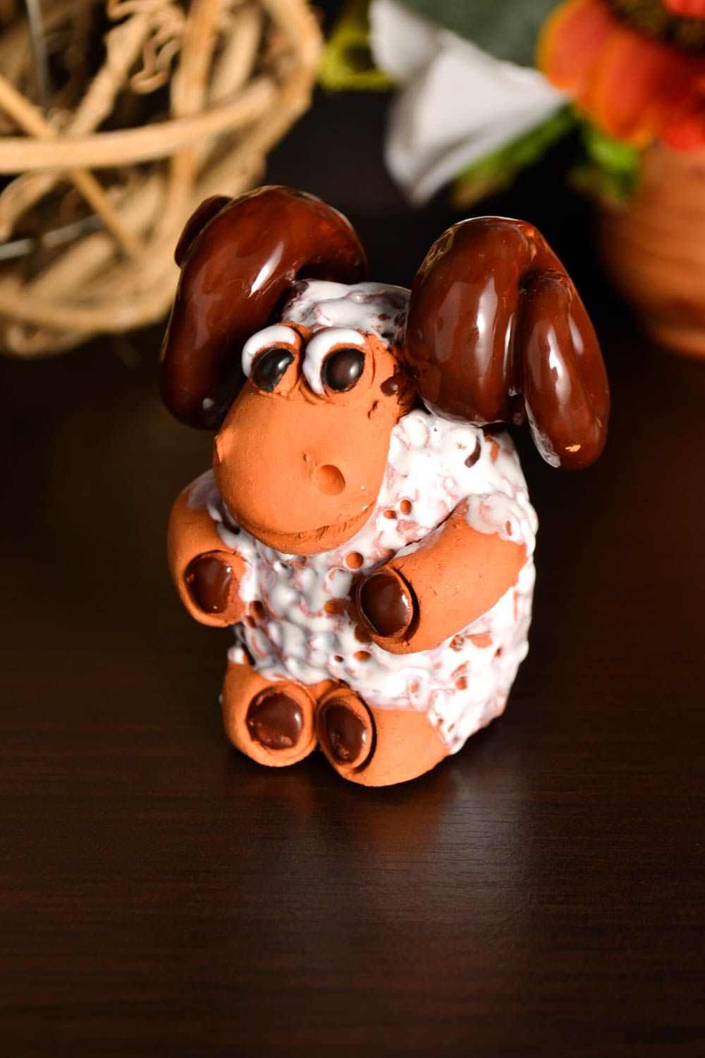 Figurina di animaletto fatta a mano in ceramica souvenir statuina di montone foto 1