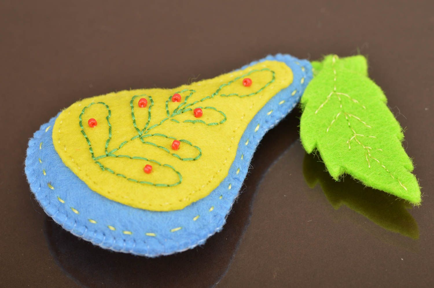 Handgemachtes originelles schönes buntes Nadelkissen aus Filz Birne für Geschenk foto 2