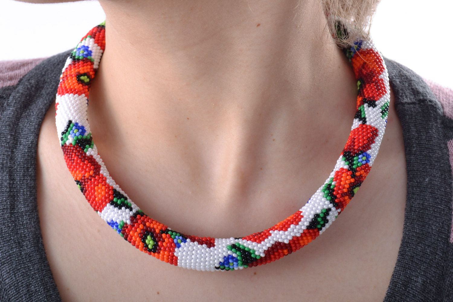 Beau collier en perles de rocaille tchèques fait main blanc avec pavots photo 1