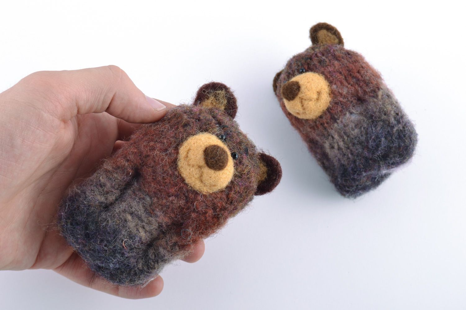 Handgemachtes Bären Set aus Wolle in Braun in Trockenfilzen Technik für Kinder 2 Stück foto 2