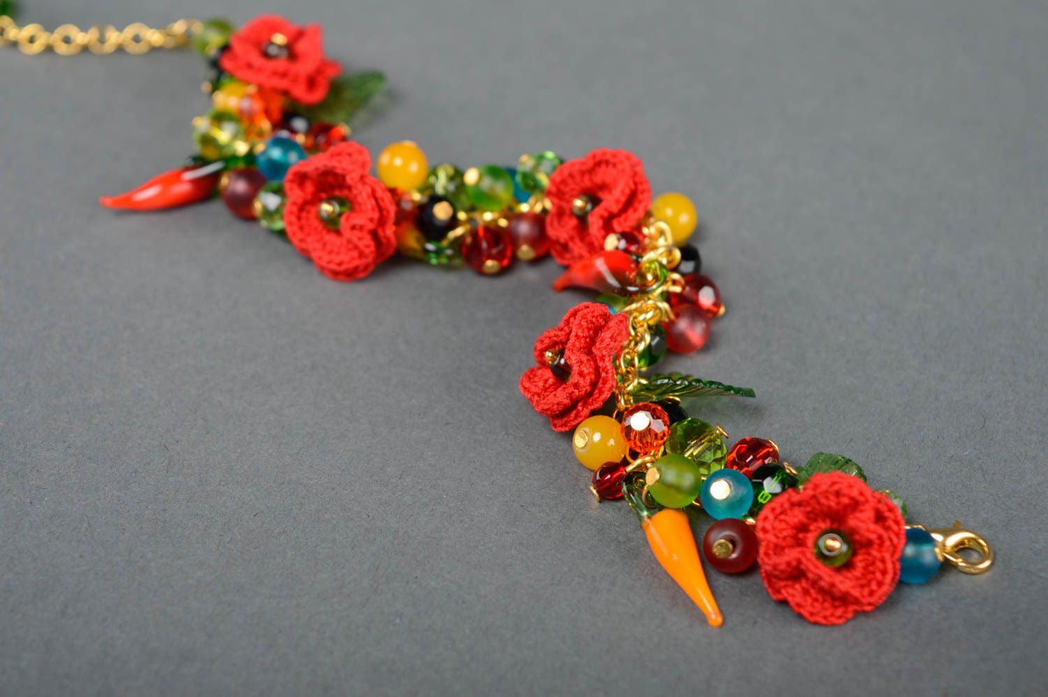 Bracelet fait main avec fleurs tricotées et perles fantaisie fait main photo 5