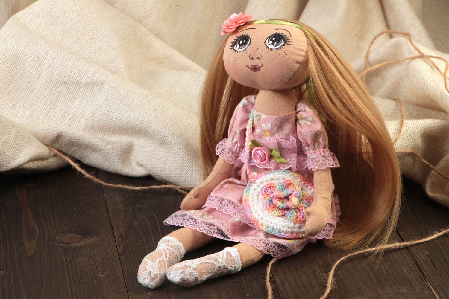 Poupée faite main textile de créateur jouet en coton pour enfant joli cadeau photo 1