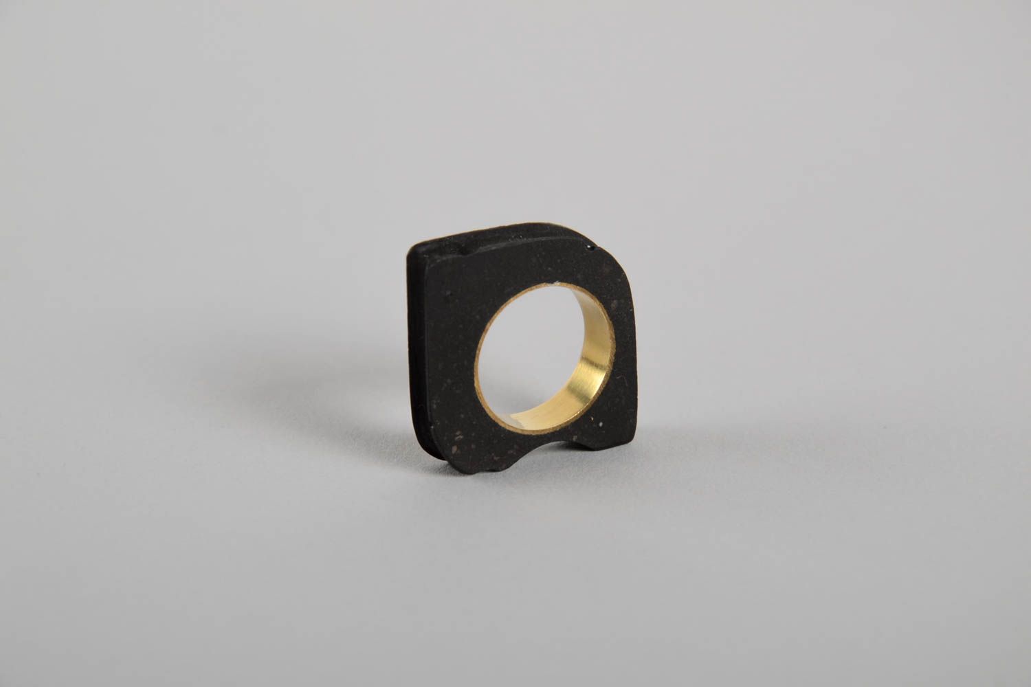 Кольцо ручной работы женское кольцо массивное необычное кольцо из бетона черное фото 3