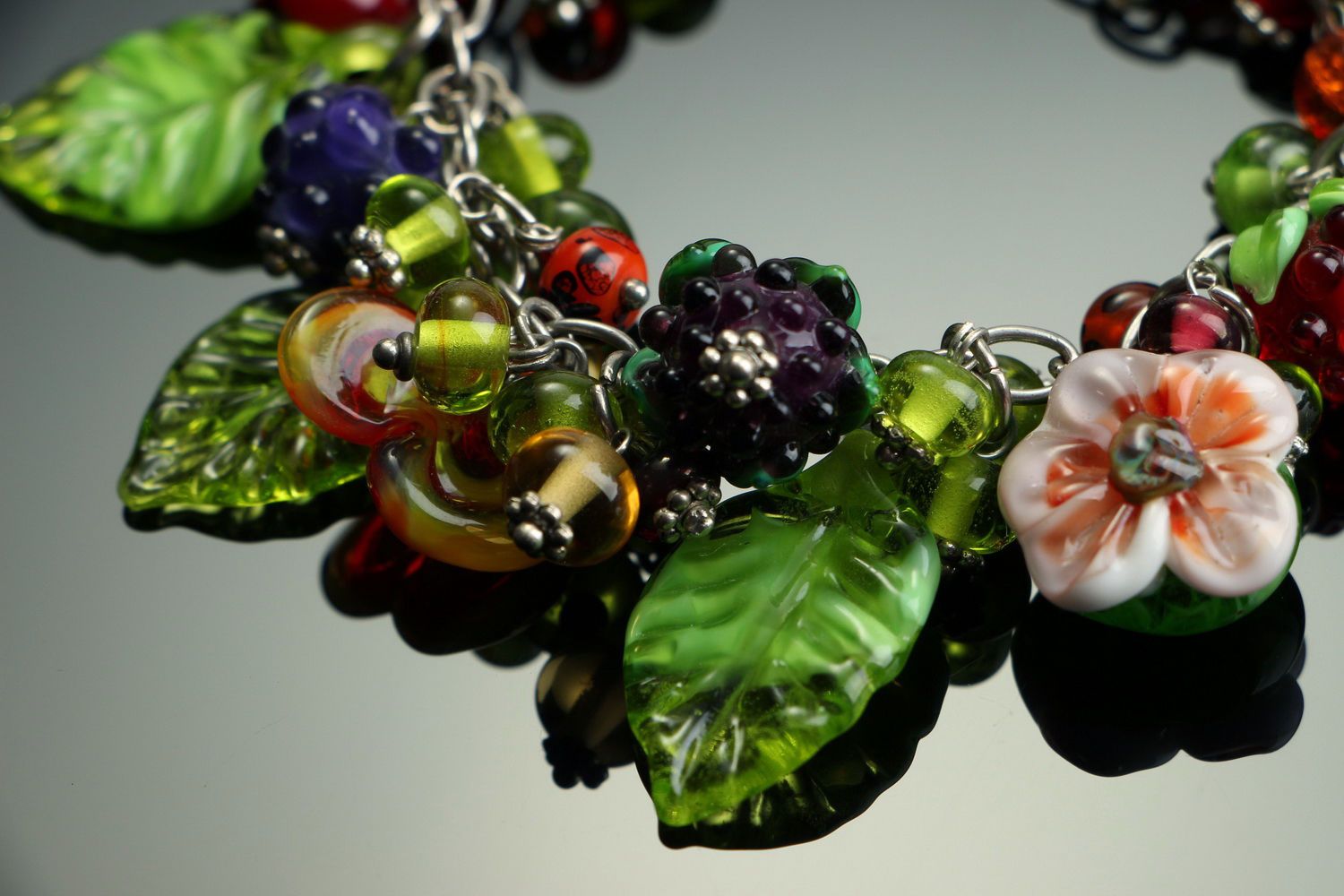 Bracelet en verre artisanal Petits fruits photo 4
