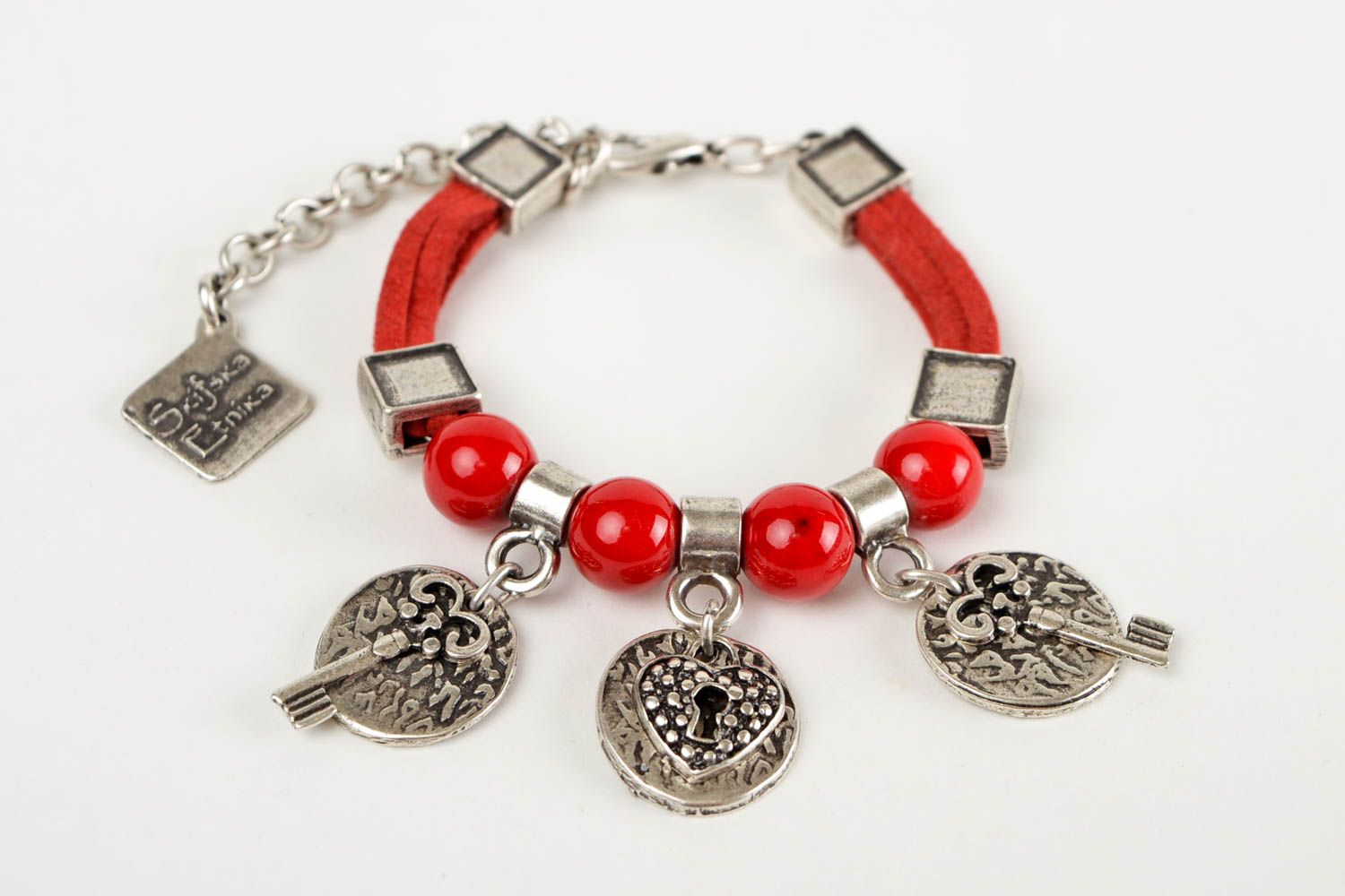 Handmade rotes Schmuck Armband aus Metall Designer Schmuck Frauen Accessoire  foto 5