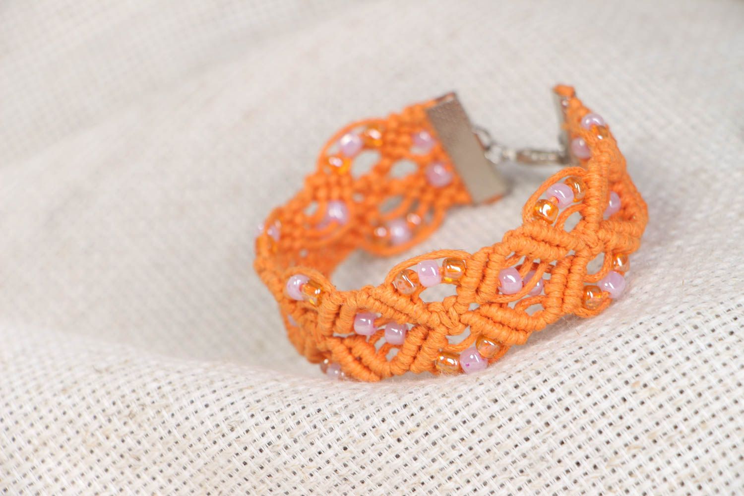 Текстильный браслет ажурный из ниток и бисера оранжевый красивый ручная работа фото 1