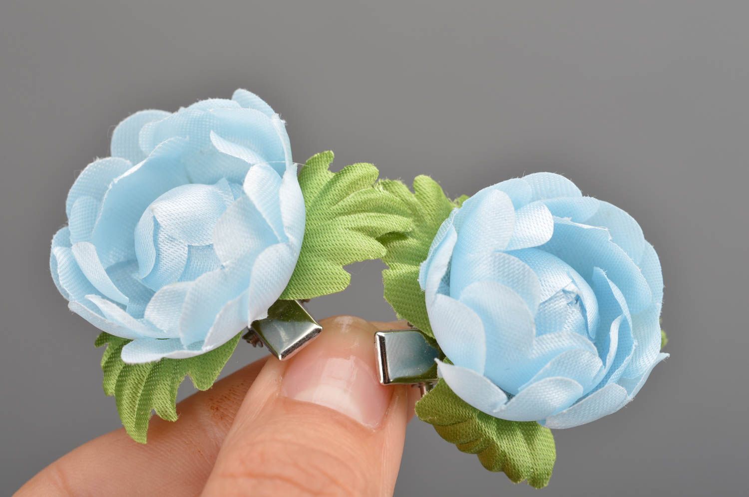 Cute set of hair clips made of artificial blue flowers for girls 2 pieces photo 3