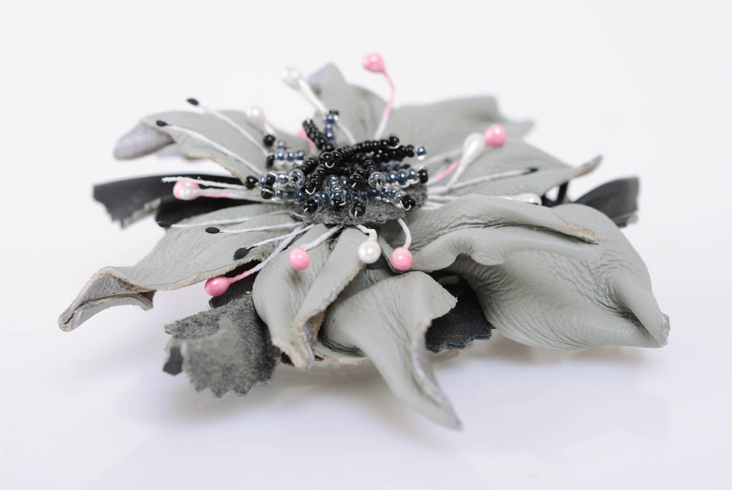 Broche fleur faite main barrette à cheveux en cuir naturel gris design original photo 1