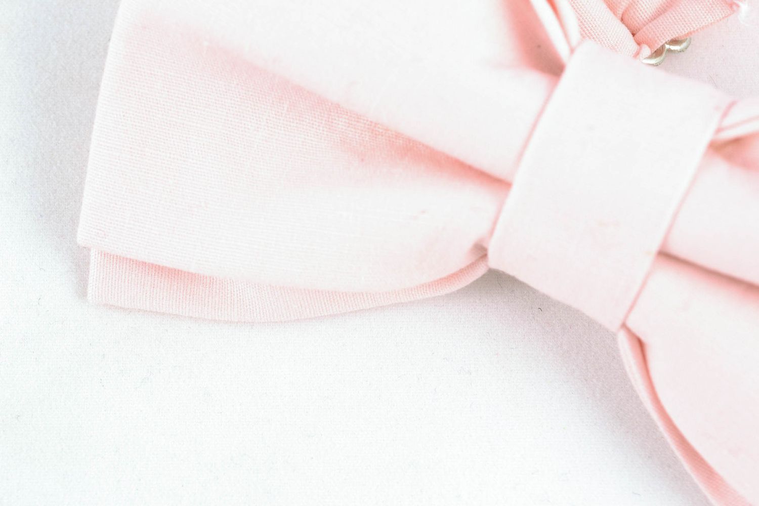 Светло розовый галстук бабочка из хлопка фото 3