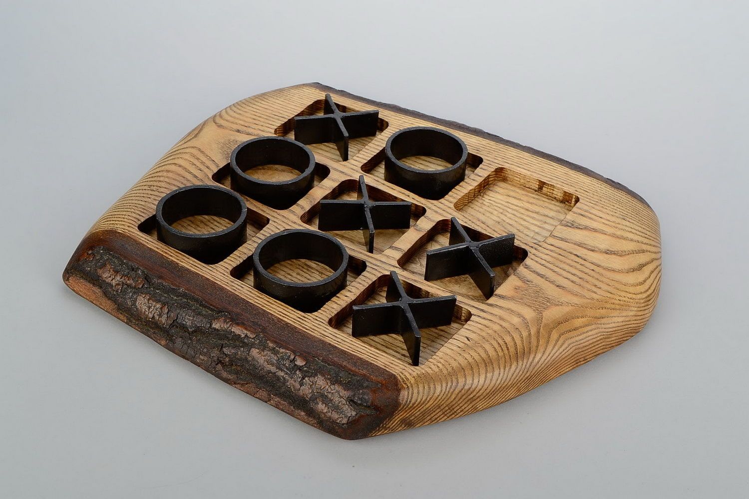 Tic Tac Toe aus Holz mit Metallelemente foto 4