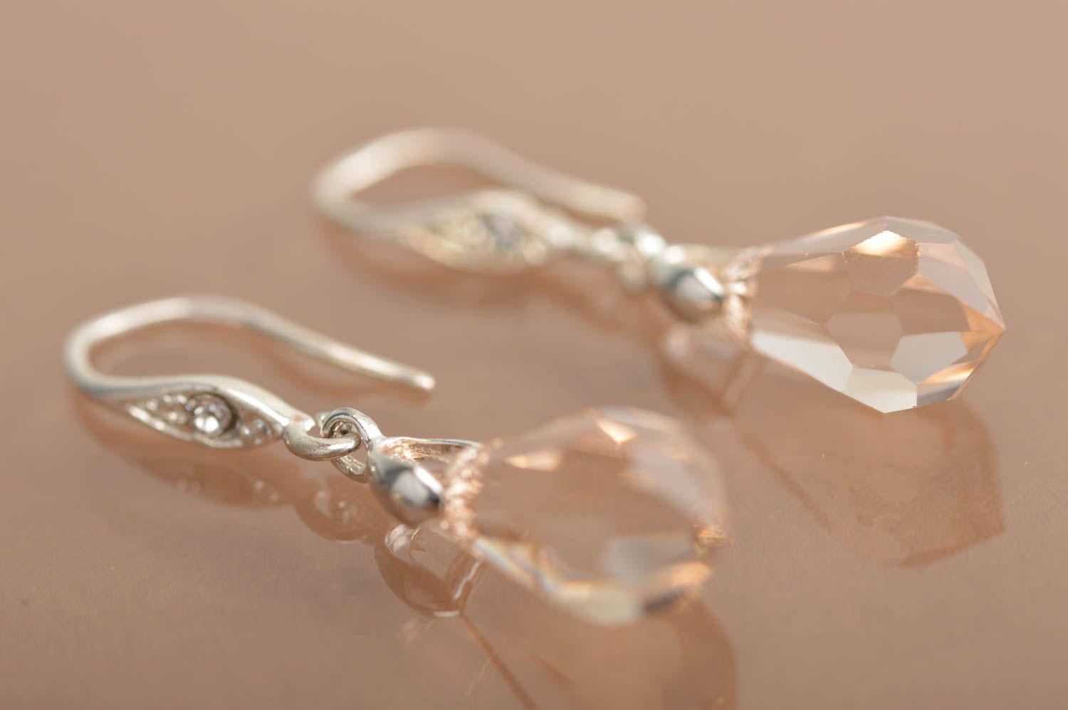 Boucles d'oreilles pendantes de soirée faites main avec cristaux autrichiens photo 2