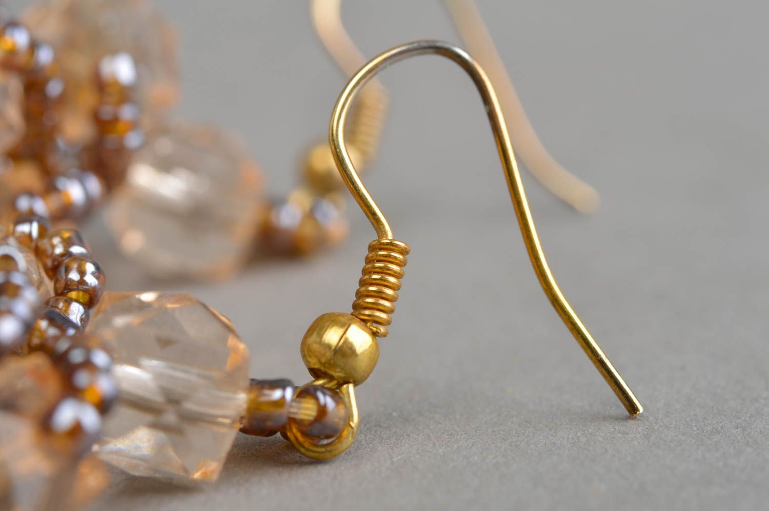 Boucles d'oreilles massives brunes faites main en perles de rocaille accessoire photo 4